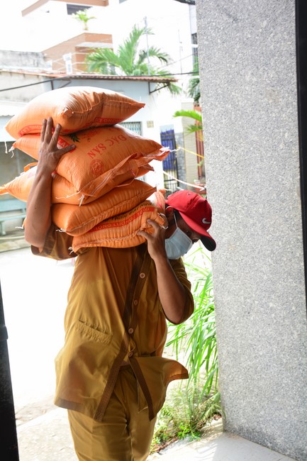 Continuing to support people in need in the Covid-19 pandemic of Hoang Phap Pagoda (series 4)